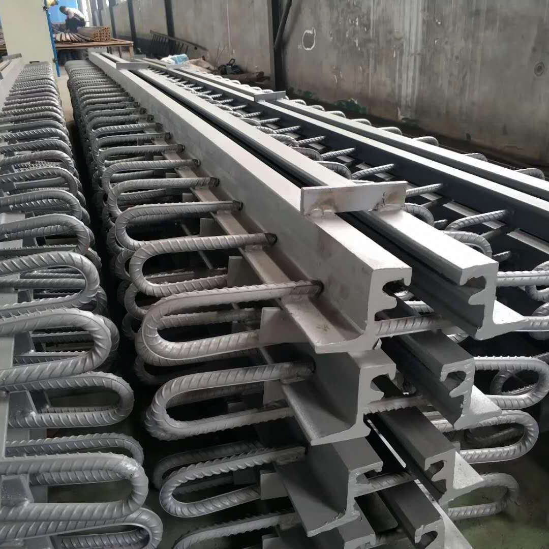 兰州公路桥梁用伸缩装置 公路无缝式伸缩缝 生产厂家