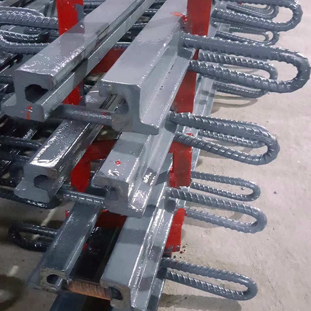 郑州组合式桥梁伸缩缝装置 梳齿板式伸缩缝安装 厂家销售