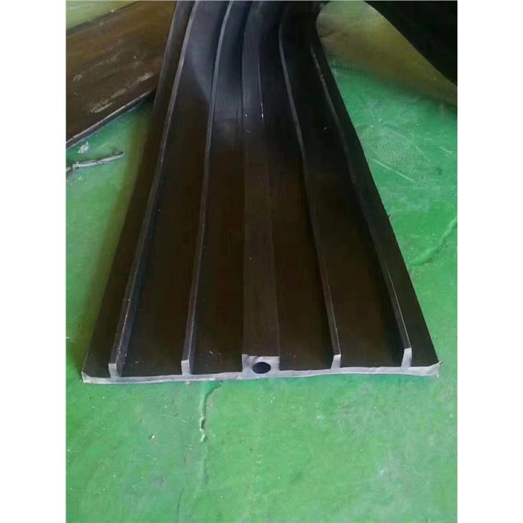 中埋式 背/外贴式防水密封胶条 国标 南京中孔型钢边式止水带