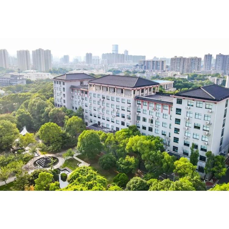 株洲铁航卫生学校学费多少