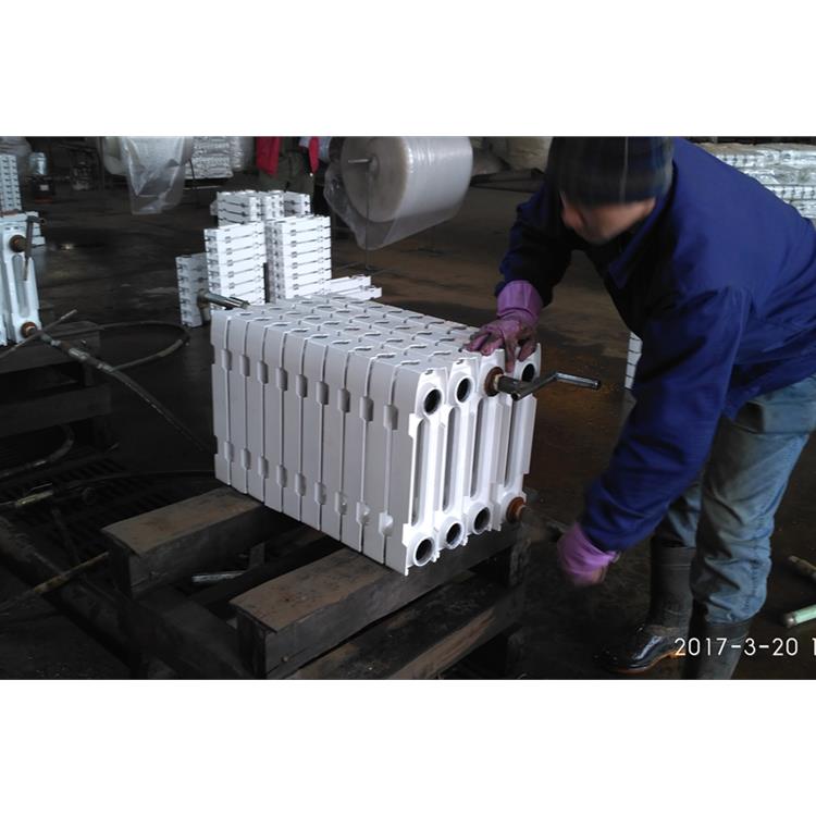 哈尔滨采暖散热器批发 长春钢制光排管暖气片哪家价格便宜